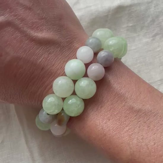 Close-up video of the Soft Green Harmony bracelet showing its natural gemstone colours and texture.
