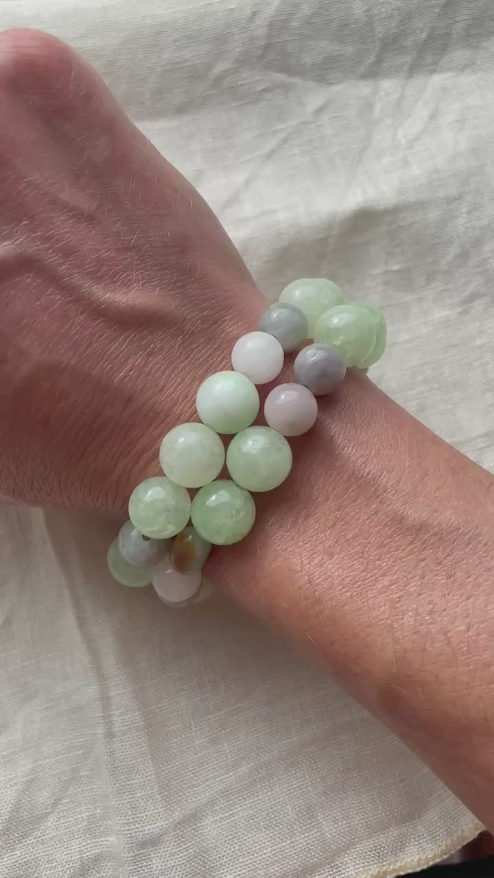 Close-up video of the Soft Green Harmony bracelet showing its natural gemstone colours and texture.